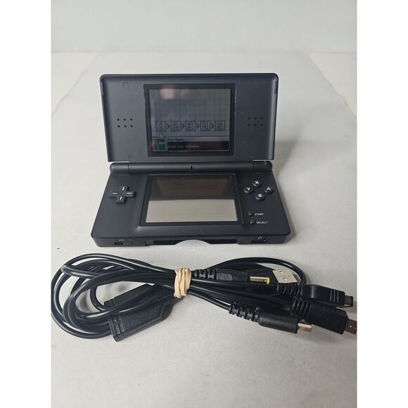 Nintendo DS Lite Handheld Black w/ Multi Device USB Charging Cable, Game, Stylus - Picture 1 of 16